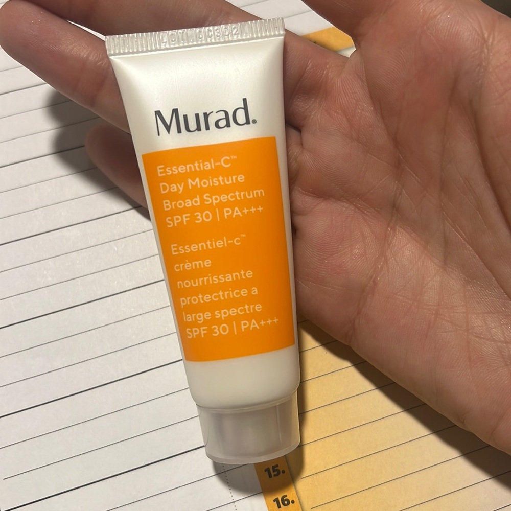 Murad essential c day moisture